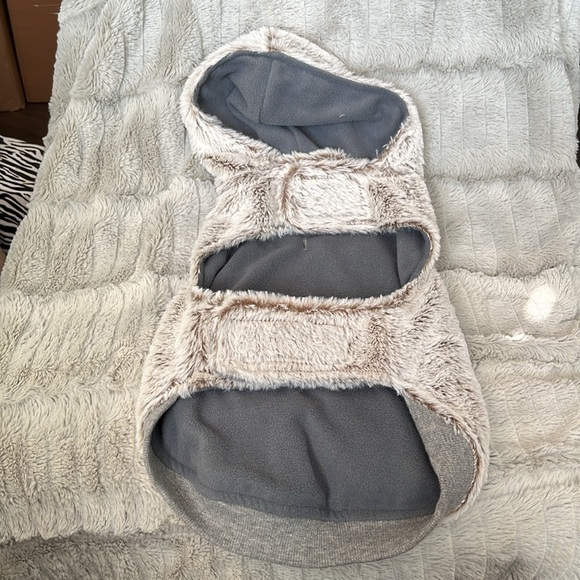 Lot of 2 pet coats, inspired boutique designer, sz M, NWT excellent condition - Picture 6 of 6